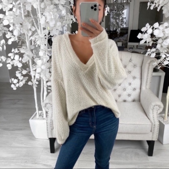 ekattire Sweaters - Soft Cream Sweater ekattire Sweaters - Soft Cream Sweater